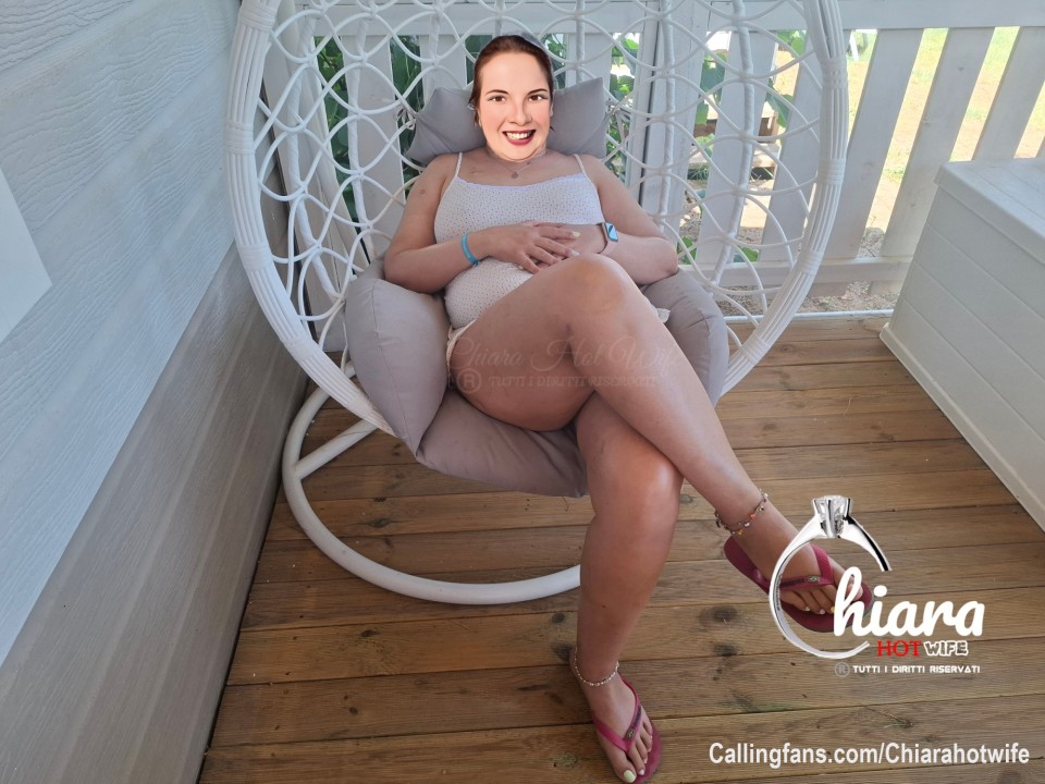 Meno male i vicini non si lamentano 😜 guardano ma non dicono niente ☺️ ma a me piace stare in libertà anche se il campeggio non è naturista 🤭