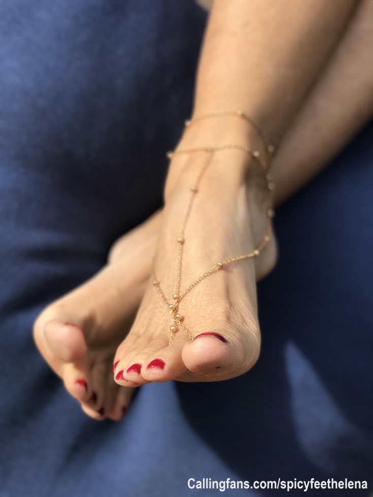 It’s anklets o’clock