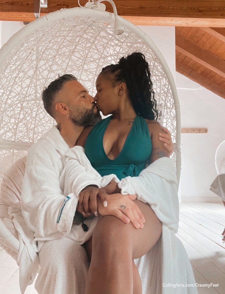 Follow us in our rooms, look at us from a corner of the house and you will feel like you are with us. If you are looking for pornstar performances you can change the page, let alone pretend to be one.

We are a couple who loves each other but who also loves real sex; with chemistry, emotions and chills down the spine.

🔥Entering the intimacy of a couple is the true erotic game🔥